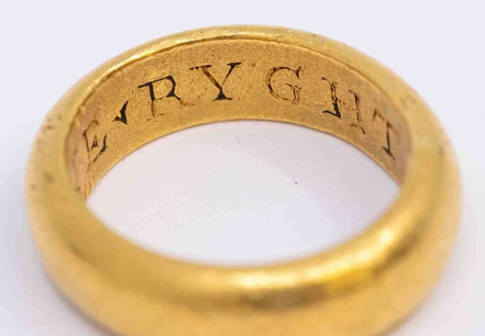 Detektorista našel zlatý prsten; mohl patřit šerifovi z Nottinghamu